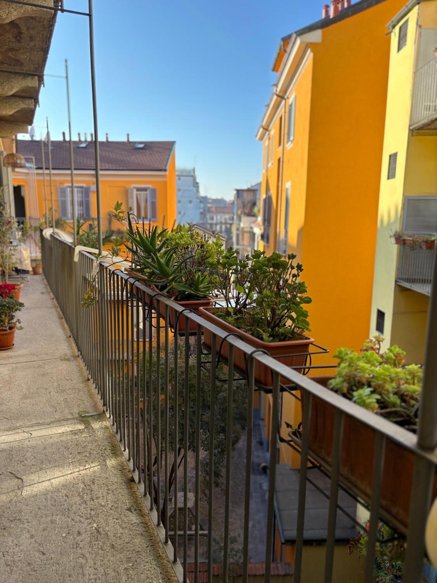 La Vecchia Milano-Les Nubles Vannucci - Il Ballatoio E Il Cortile Bagian luar foto