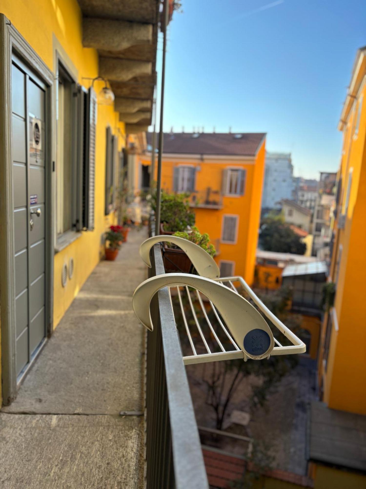 La Vecchia Milano-Les Nubles Vannucci - Il Ballatoio E Il Cortile Bagian luar foto