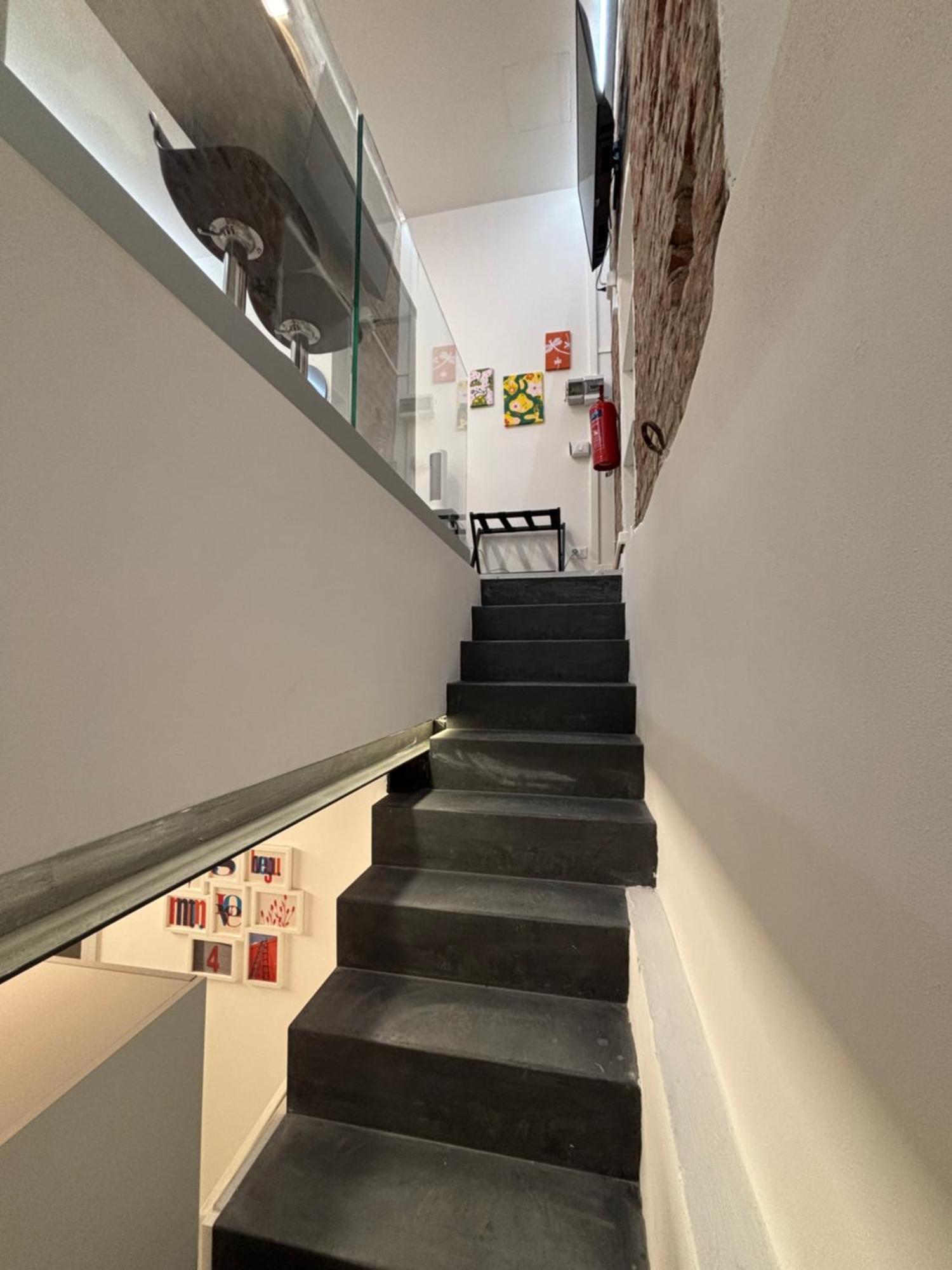 La Vecchia Milano-Les Nubles Vannucci - Il Ballatoio E Il Cortile Bagian luar foto